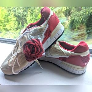 Saucony men's Shadow 5000 size US 11.5  color Beige Red White